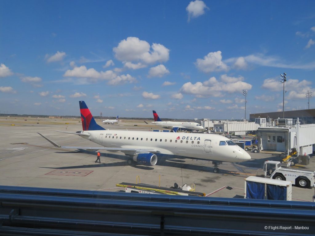 Delta, American, Southwest, and Spirit Airlines aircraft operating flights from Atlanta to Houston