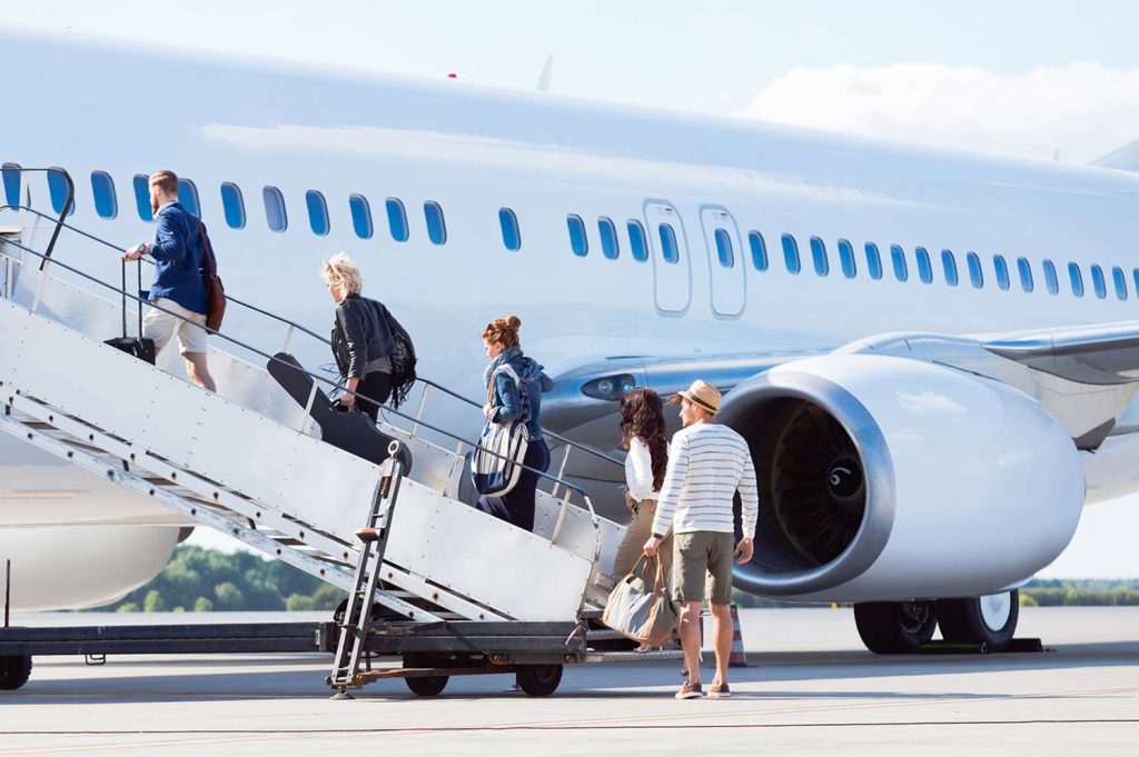 Domestic flight route from Atlanta to Houston with passengers boarding at airport gate