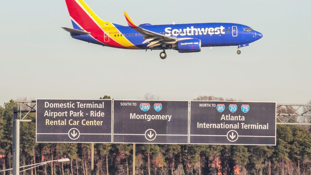 Southwest Airlines aircraft flying from Atlanta to Houston Hobby Airport