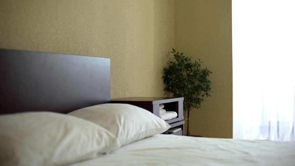 Affordable motel and hotel comparison showing low-cost lodging options in the US