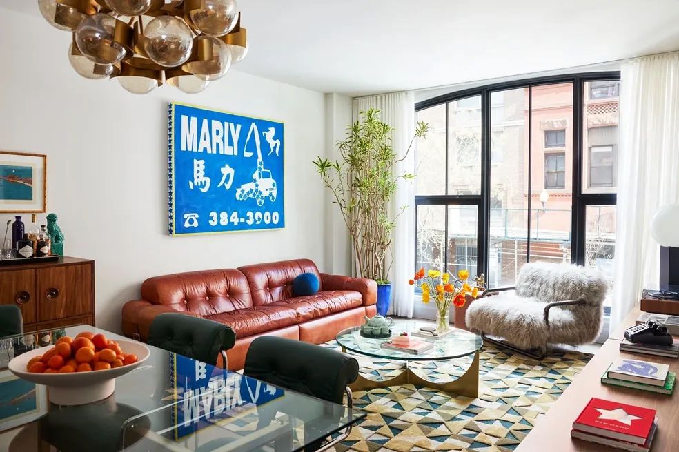 Affordable one bedroom apartment interior in smaller US city. (cheap 1 bedroom apartments)