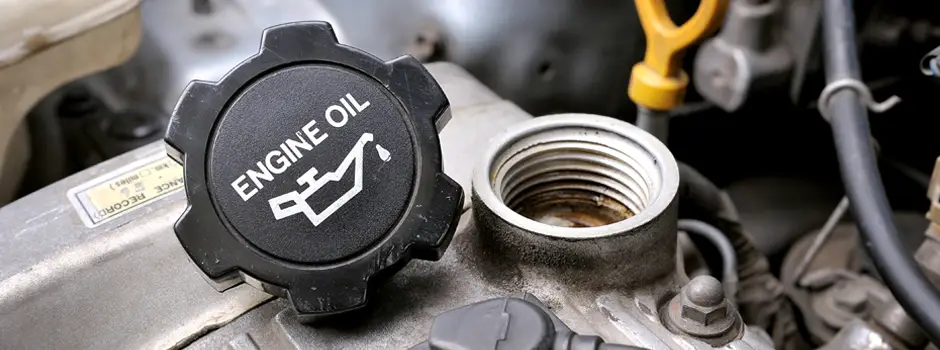 Independent mobile mechanic working without traditional repair shop