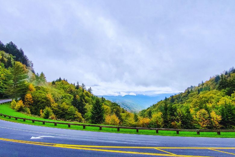 Scenic mountain road with panoramic views in the Smoky Mountains