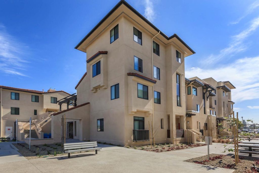 National City sits just south of downtown, making it one of the best locations for affordability and access. Why renters choose it: Close to central San Diego Lower rental prices than nearby areas Good commuting options Typical pricing: Studios and one-bedrooms often priced below city averages Strong option for commuters