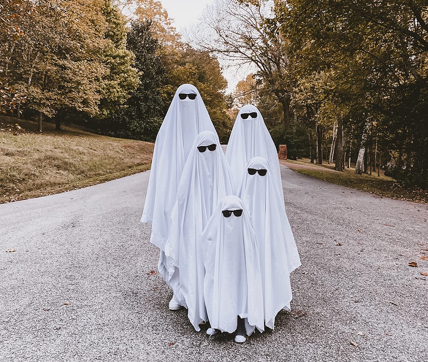 Simple ghost costume made from white sheet