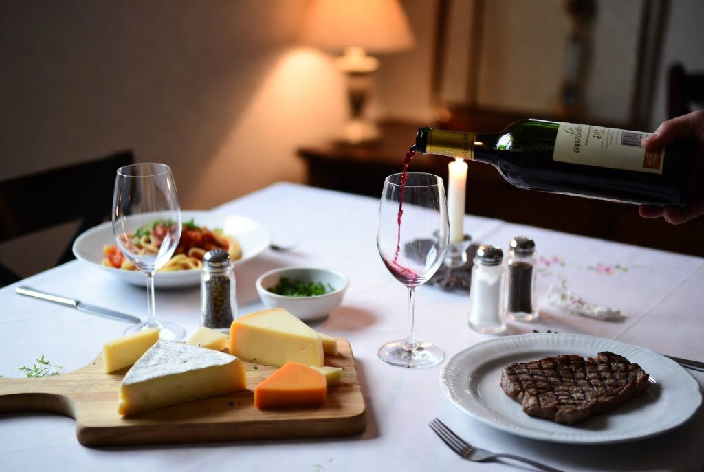 Delicious food pairings with best cheap red wines including steak, pasta, and cheese.