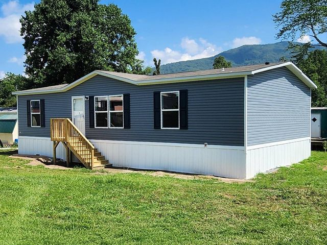 Mobile home and small single-family house in North Carolina