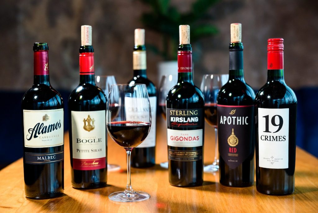 Top best cheap red wines under 20 dollars for 2026 including Alamos, Bogle, and Apothic.